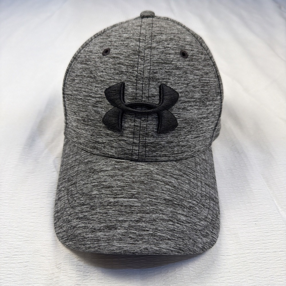 Under Armor Blitzing Hat Cap Mens M-L Gray W/ Black Logo Sports Golf Low Stretch